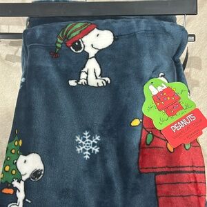 Peanuts Snoopy Christmas Berkshire Plush Throw Blanket 60x70 holiday decor NWT